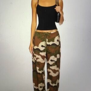 Good American Camouflage Cargo Pants